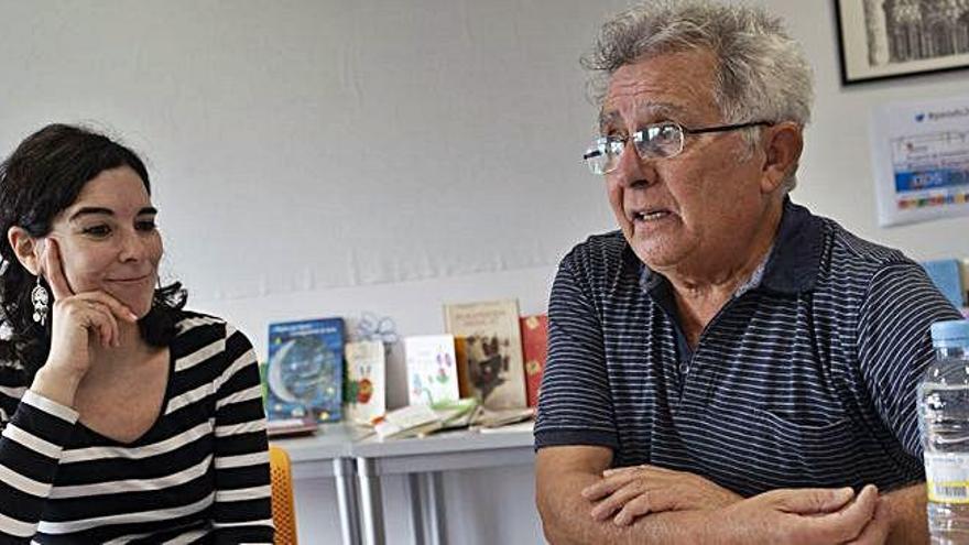 Esther González, del CFIE, junto a Antonio Rubio, uno de los docentes del curso sobre literatura.