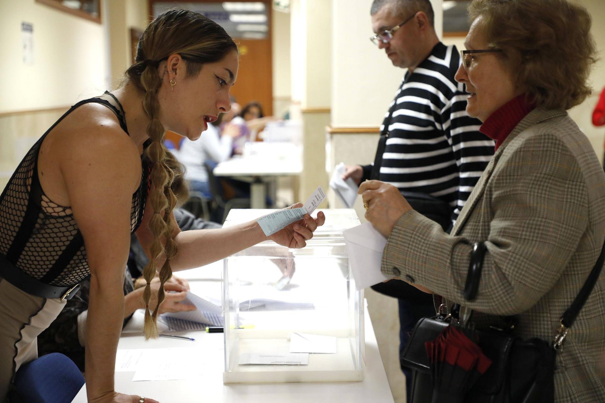 Así fue la jornada electoral en Santiago: las imágenes