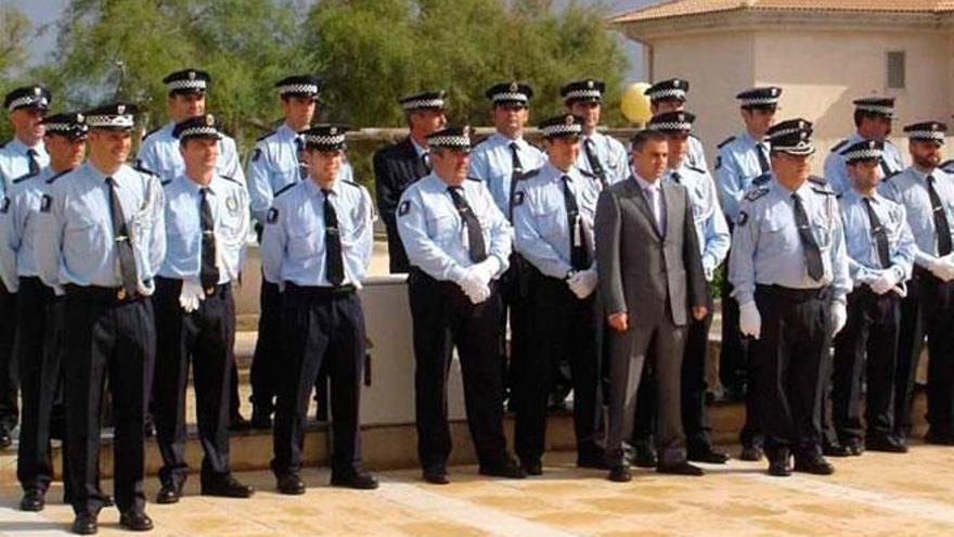 Miembros de la plantilla de la Policía Local de Santa Margalida en una imagen de archivo.