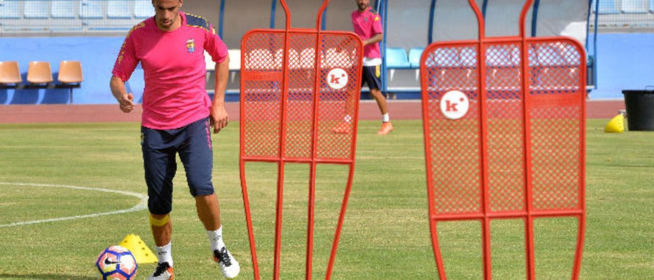 Hernán, en uno de los ejercicios en el Estadio de Maspalomas.