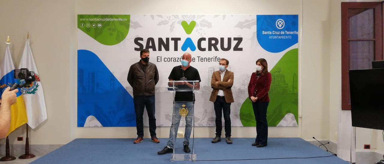 José Ángel Martín (portavoz del PSOE), Francisco Andrade (trabajador de Imesapi), Ramón Trujillo (portavoz de UP) y Matilde Zambudio (portavoz del Grupo Mixto).