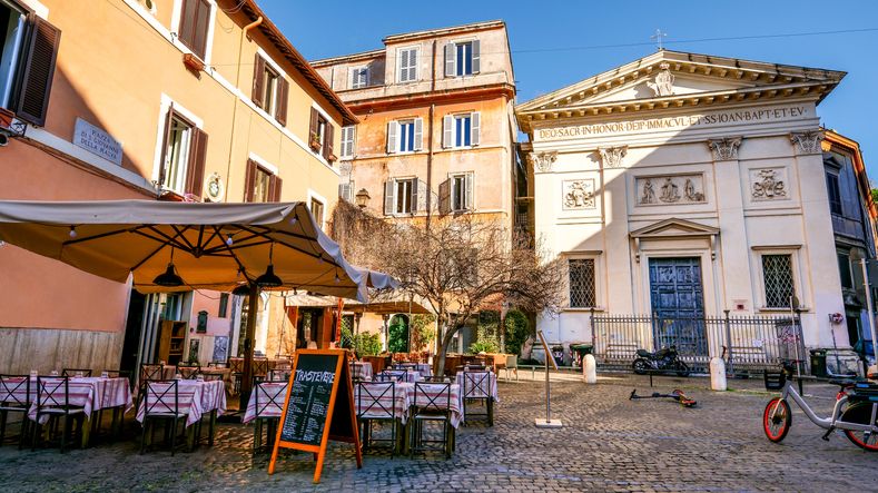 Nunca verás a un italiano tomando café tranquilamente en una terraza.