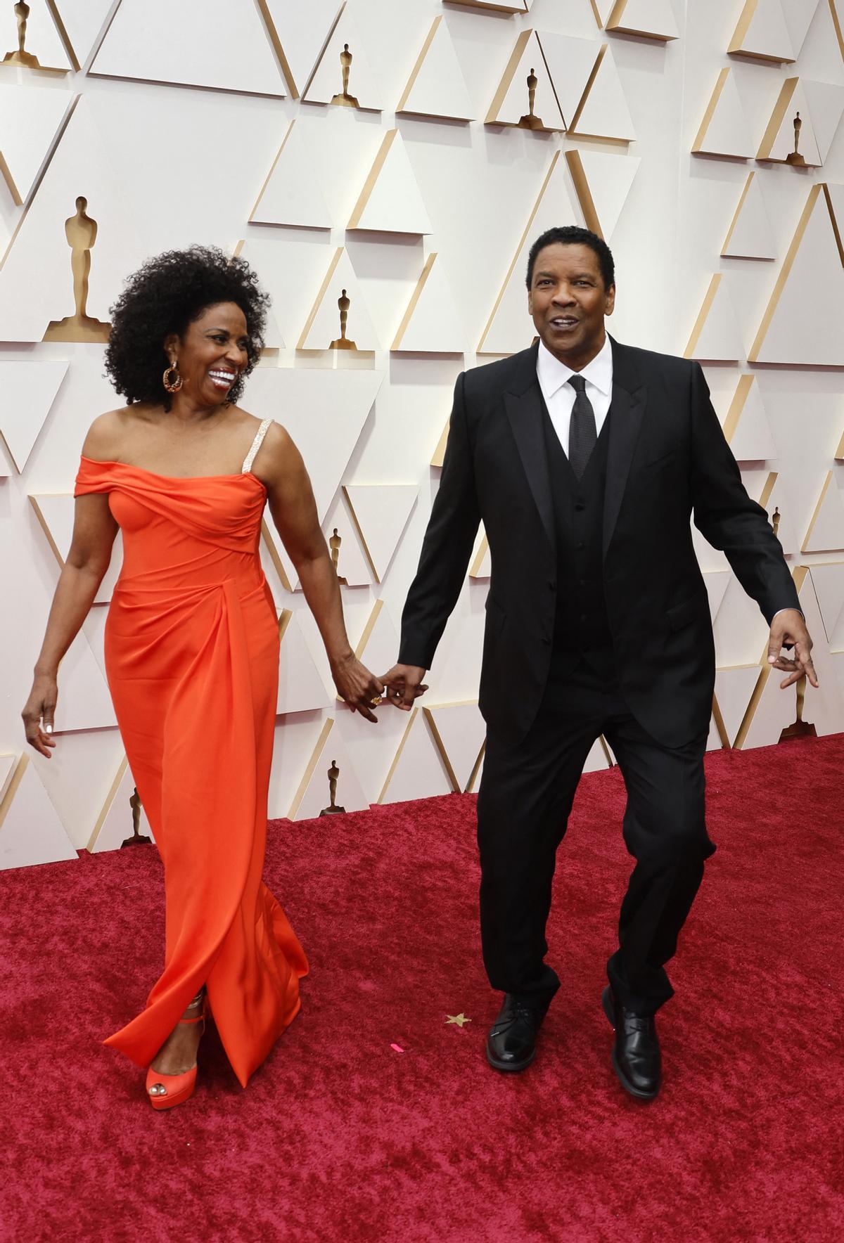 Denzel Washington y Pauletta Washington, en la alfombra roja de los Oscars 2022