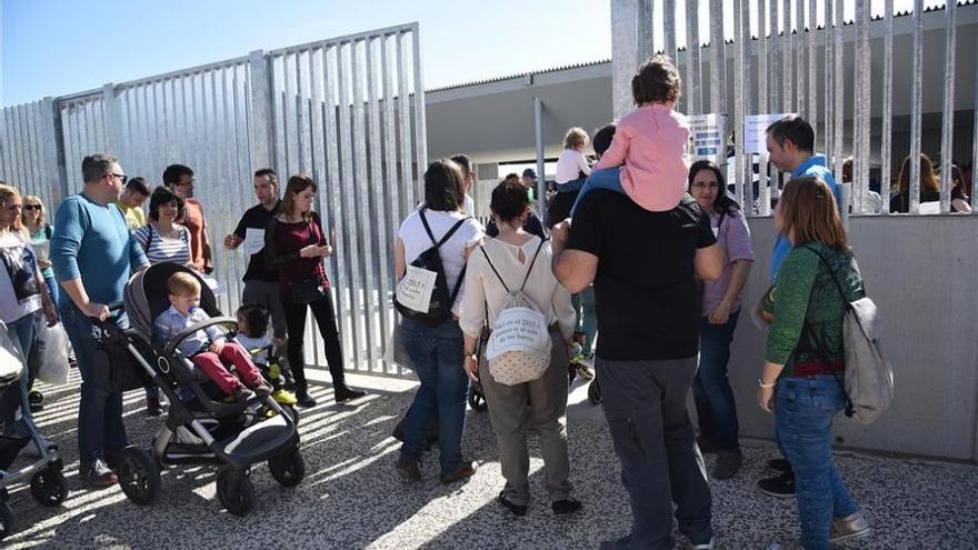 Más de 60 centros deben acudir al sorteo para dar plazas