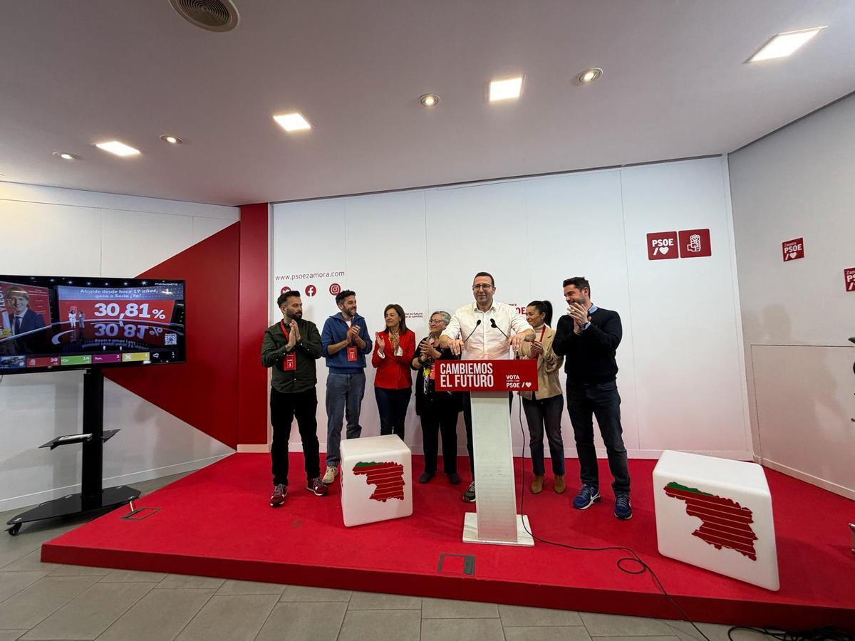 Elecciones en Castilla y León: Los socialistas de Zamora celebran que revalidan sus tres procuradores Elecciones en Castilla y León: Los socialistas de Zamora celebran que revalidan sus tres procuradores