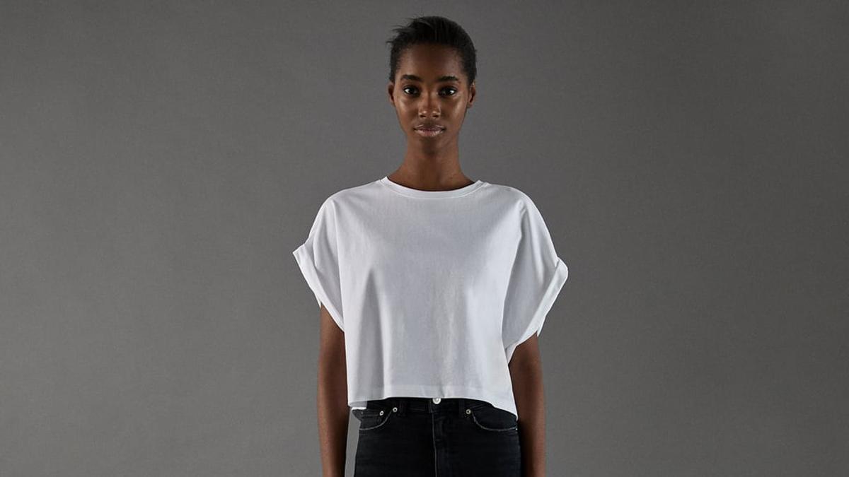 Las camisetas blancas para todas llegan a Zara