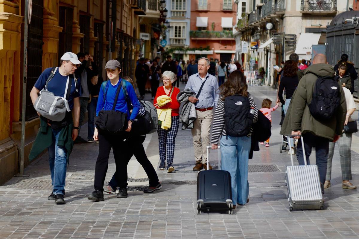 MLG 9-02-2026.-Citde turistas pasean por las calles del centro histórico de la capital