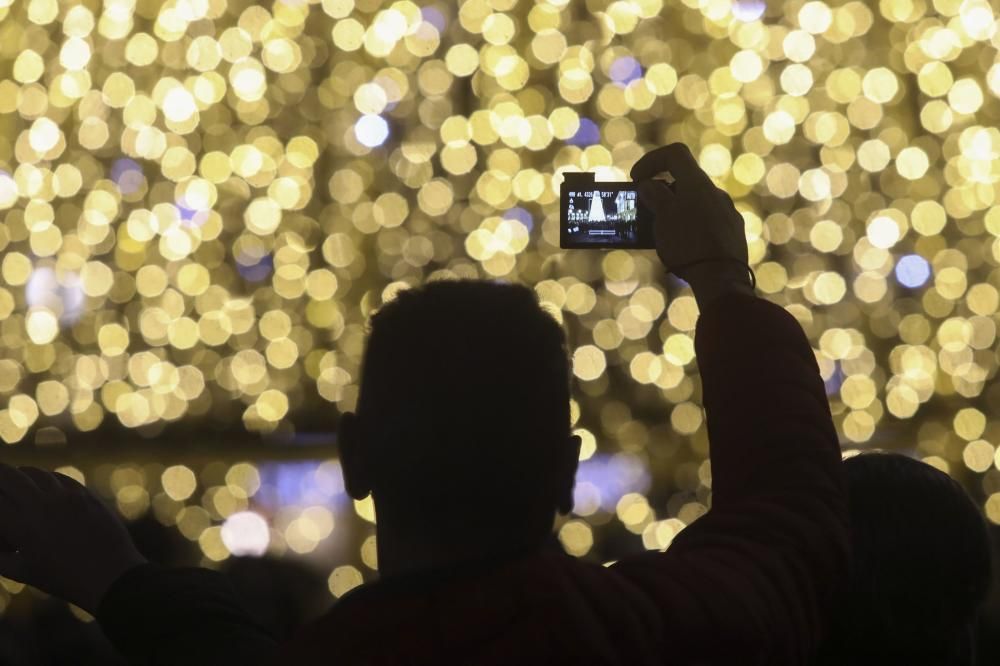 Avilés enciende sus luces de Navidad.