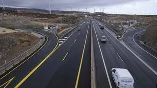 Herido un motorista al caerse en la autopista del sur de Tenerife