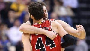 Mirotic tira del carro de los Bulls junto a Gasol