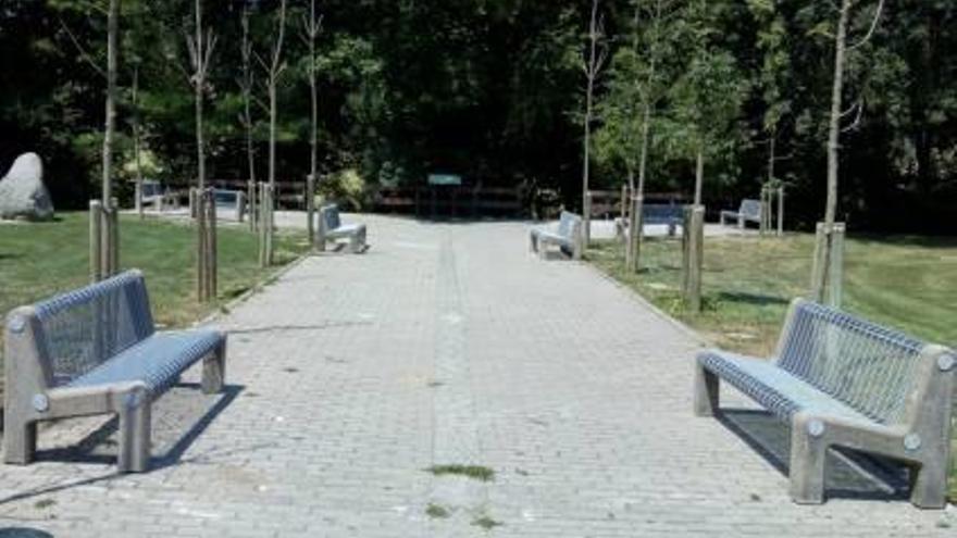 Els nous bancs instal·lats per l&#039;Ajuntament al parc del Valira