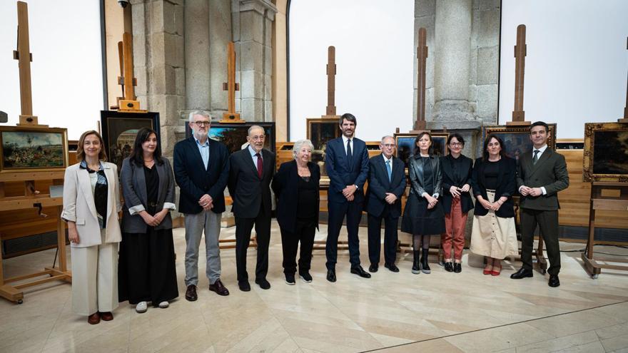 Ernest Urtasun, en el centro, entre Pedro y Paquita Rico; junto a ella, Javier Solana y Miguel Falomir; al otro lado, junto a su hermano, Ángeles Albert, y con ellos, los directores de los museos del Traje, del Romanticismo y del Bellas Artes de Valencia y algunos otros familiares. | MINISTERIO DE CULTURA