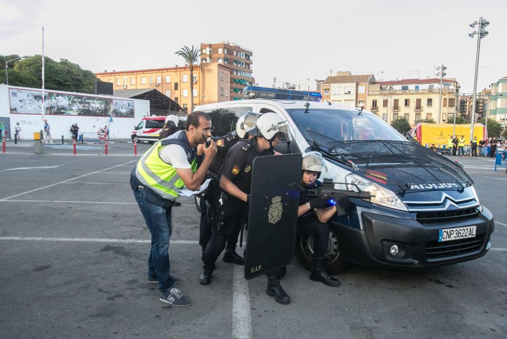 200 personas participaron en el simulacro de explosión y atraco con rehenes