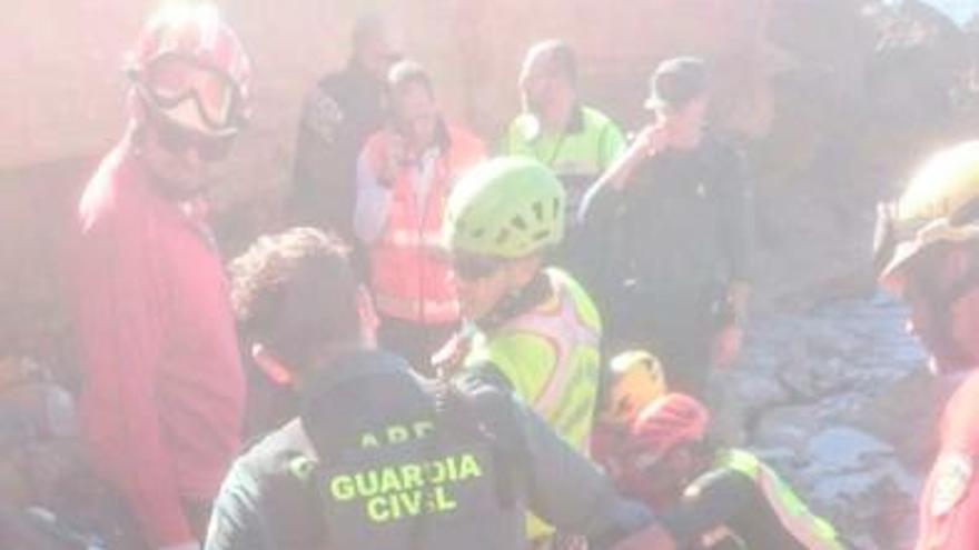 Rescatan a un hombre tras precipitarse a las rocas desde 10 metros en Puig de Ros