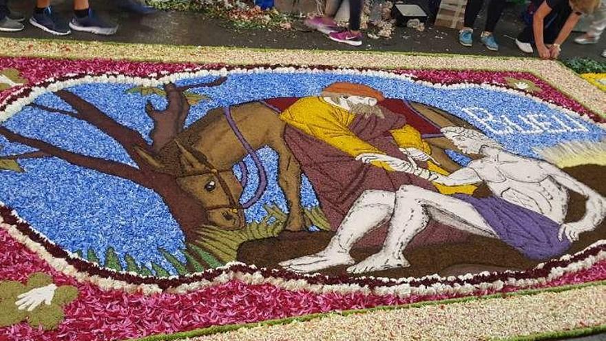 La alfombra que realizaron los alfombristas de Bueu en su visita de septiembre a San Valentino Torio, en Italia.