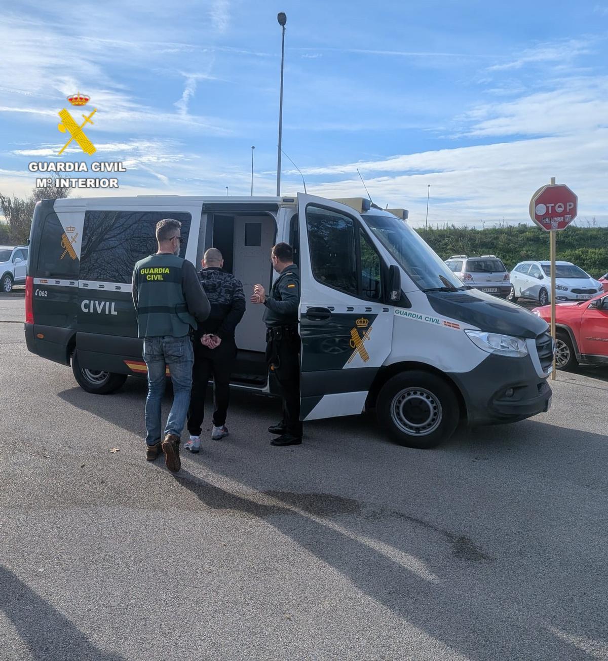 Uno de los detenidos por supuestamente robar en un instituto de Burriana.