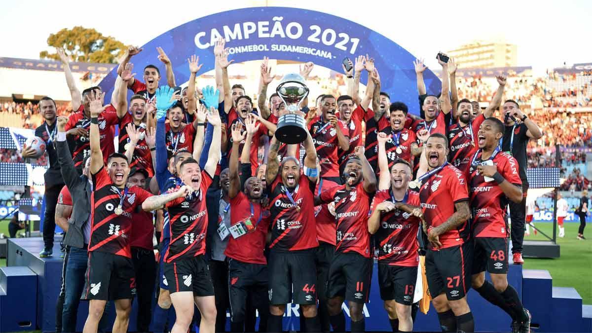 El Ath. Paranaense, el primer brasileño que gana dos veces la Sudamericana