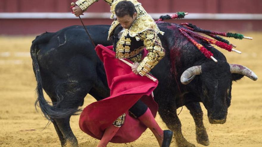 Antonio Ferrera corta la única oreja en La Malagueta