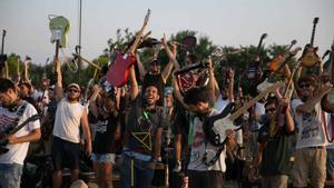 Una pequeña parte de Rockin’ 1000, sección guitarras, en una imagen del documental ’Rock per mil’.