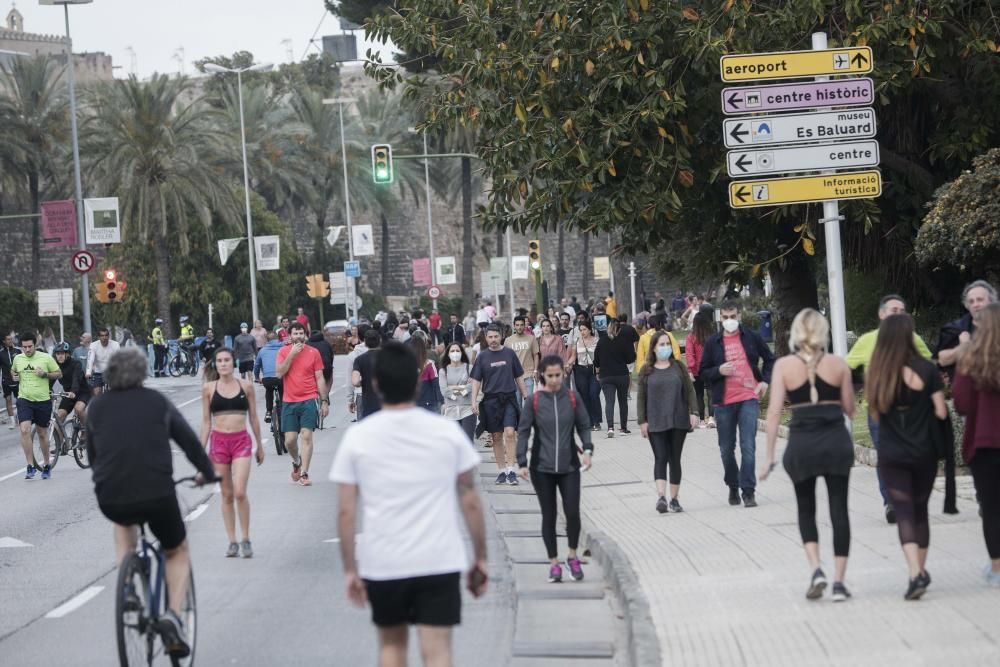 El cierre de calles en Palma, un alivio  para los paseos con seguridad