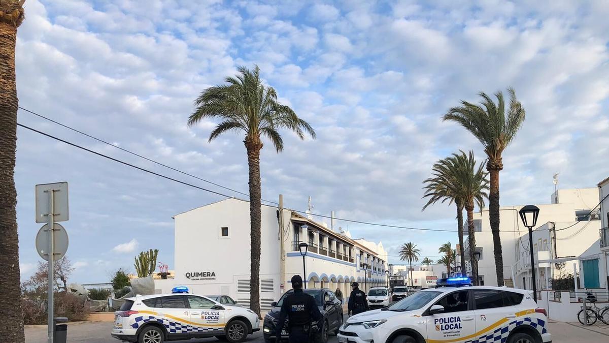 Imagen de archivo de un control de la Policía Local de Formentera en la Savina.