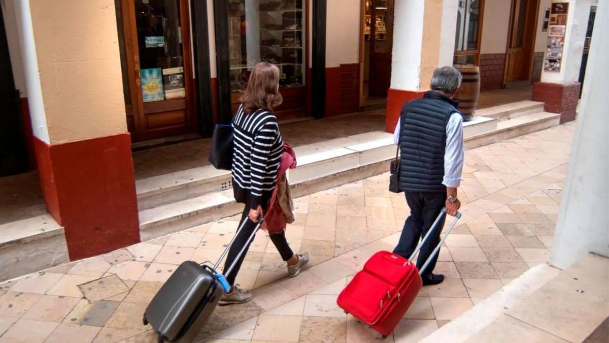 Dos turistas en una imagen de archivo.