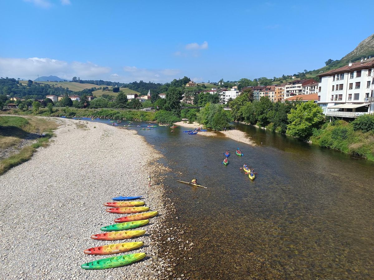 Canoas en el Sella, a la altura de Arriondas.
