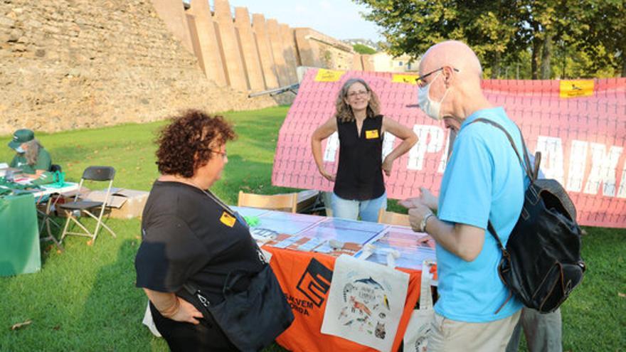 Una parella a l&#039;acte que s&#039;ha fet aquest dissabte 25 de setembre de 2021 a Roses en contra del parc eòlic