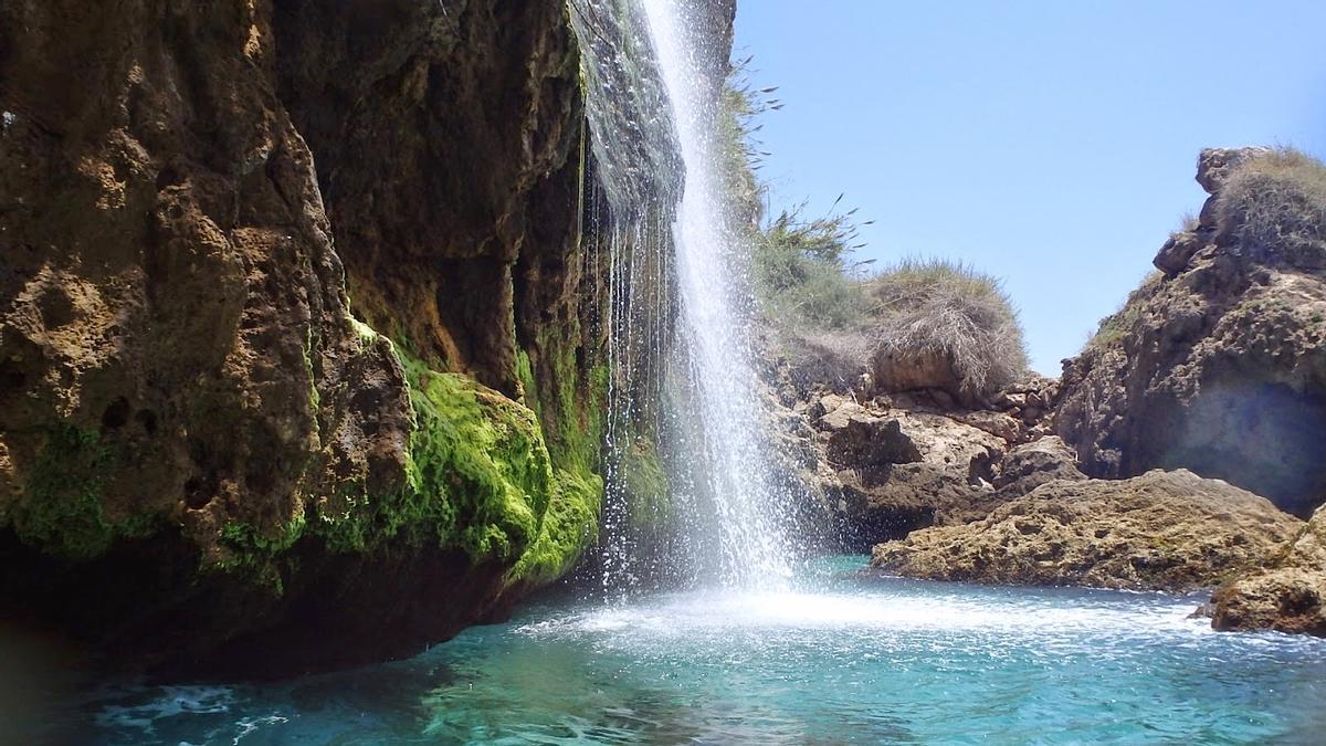 Cascada en el Paraje Natural Maro-Cerro Gordo.