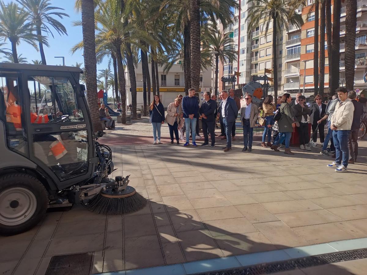 Un momento de la presentación de la nueva flota del servicio de limpieza viaria.