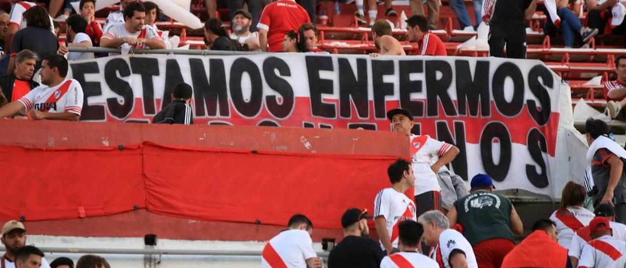 Hinchas del River Plate, el sábado, en las gradas del estadio Monumental.