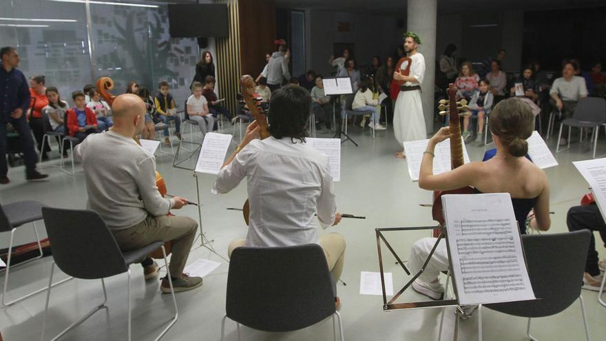 Un momento del concierto barroco en la biblioteca. | Iñaki Osorio