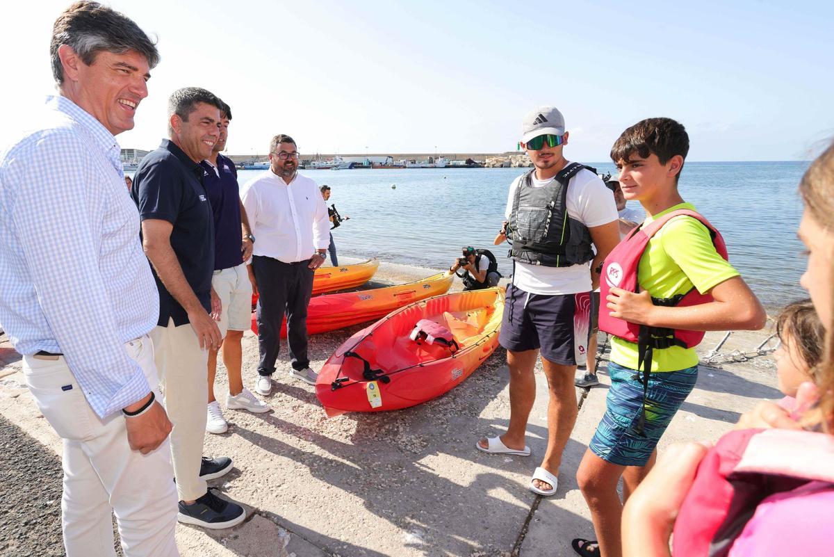 Mazón se interesó por la escuela de vela
