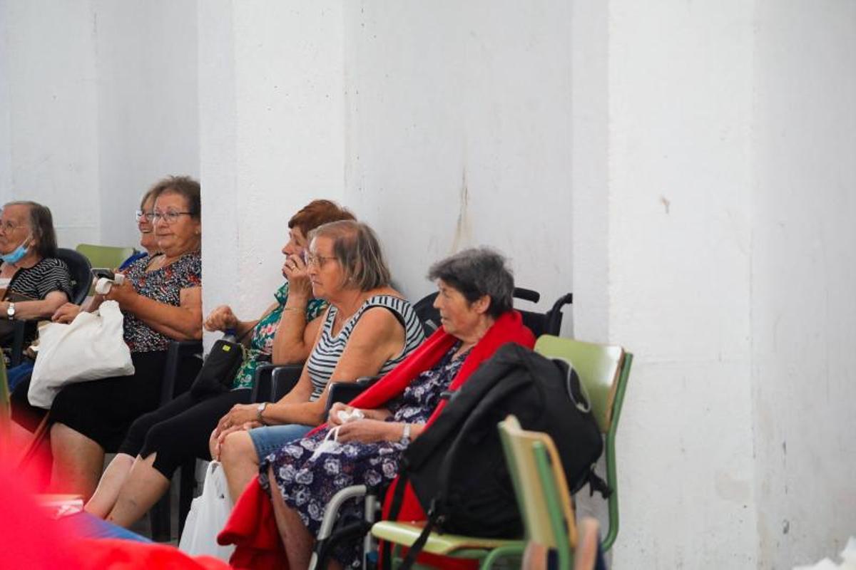 Más de 300 personas pasan la noche en los pabellones habilitados como albergue en Bermillo de Sayago