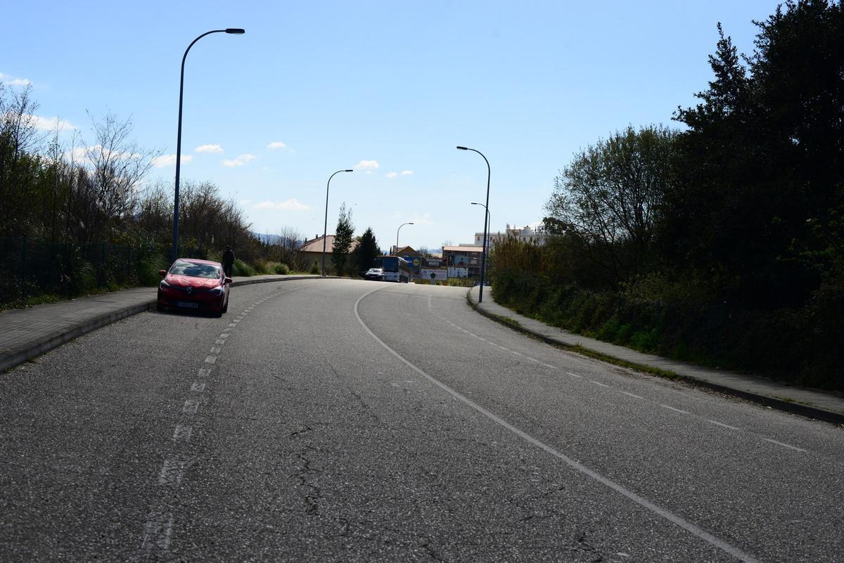 Las viviendas se construirán en la margen izquierda del vial de acceso a la autovía.