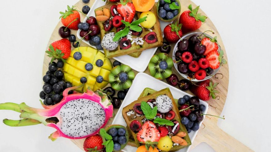 Retrasa el envejecimiento, es rica en fibra y mejora la salud cardiaca: por qué deberías incluir esta fruta en tu dieta