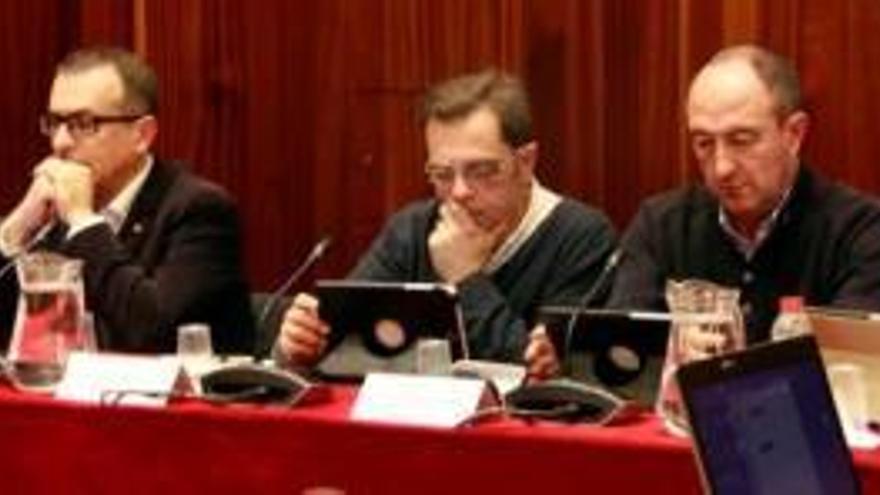 Els tres regidors del PSC en un ple de l´Ajuntament