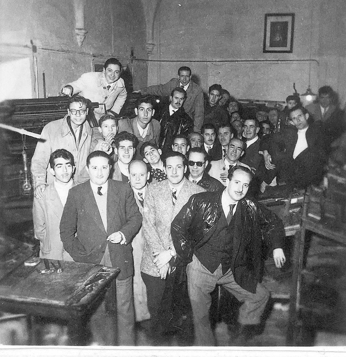 Germán Sellers de Paz, en los talleres de La Generala con los trabajadores.