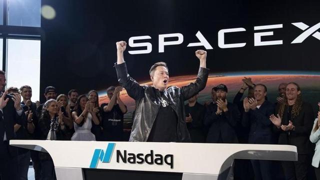 L’amo de SpaceX, Elon Musk, durant el debut de SpaceX a la borsa, a Nova York.