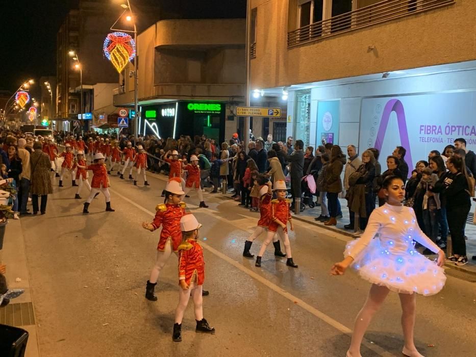 Melchor, Gaspas y Baltasar han recorrido las calles de Pilar de la Horadada durante la Cabalgata de 2020