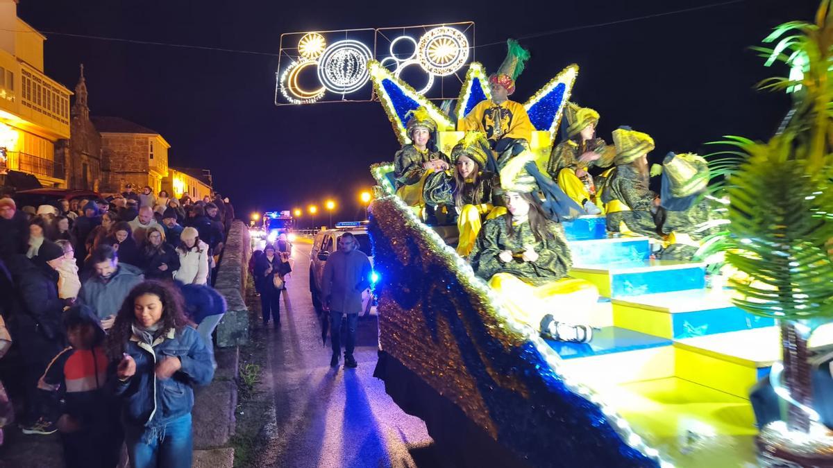 Paso de la cabalgata por Muros.