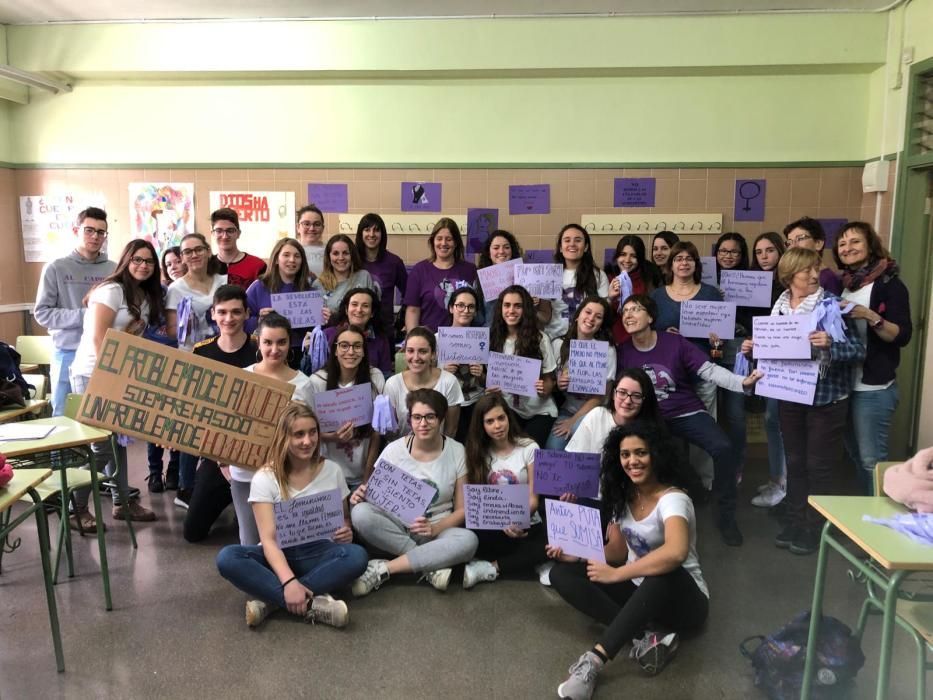 A l'IES La Senda de Quart de Poblet preparen un partit de bàsquet femení