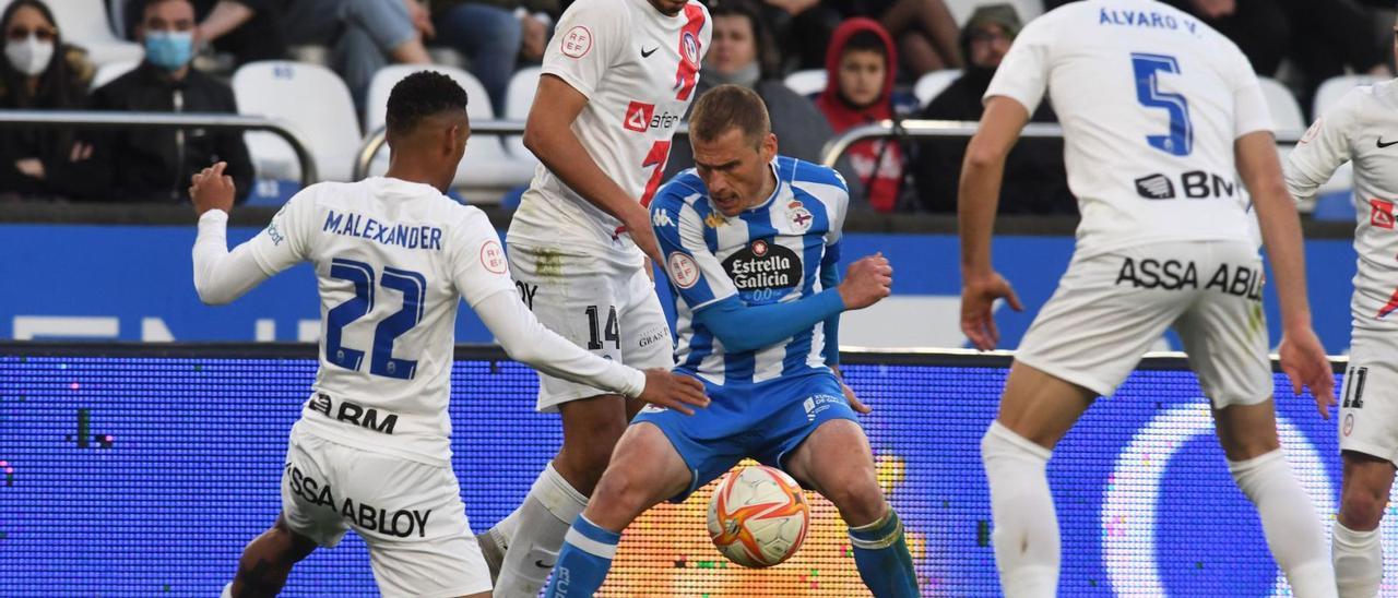 Álex Bergantiños, la pasada temporada, en el último enfrentamiento contra el Rayo Majadahonda. |  // CARLOS PARDELLAS