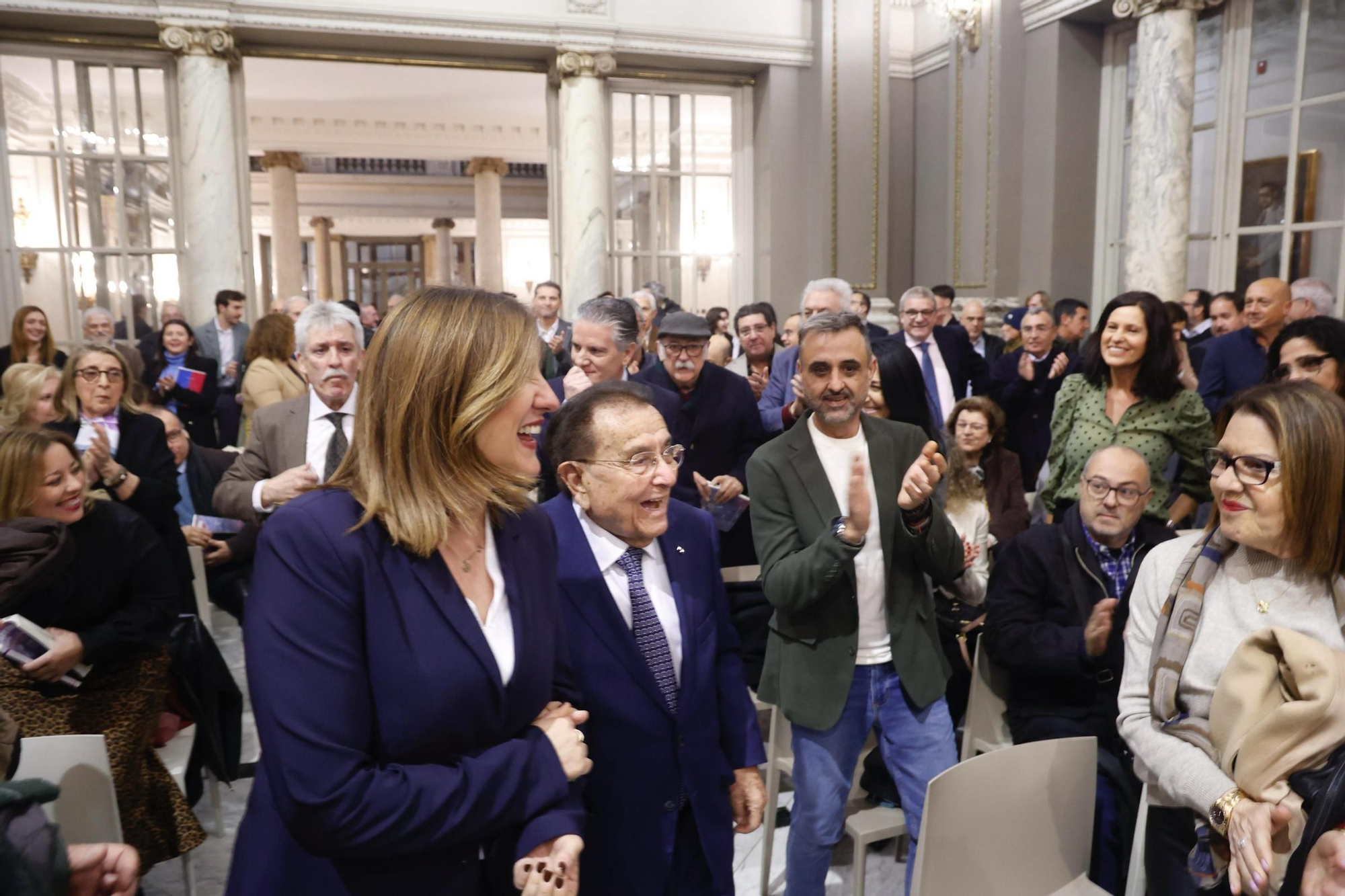 Presentación de 'De sangre azul... y grana', el libro de Paco Fenollosa
