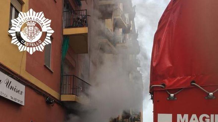 Incendio en una colla en la calle El Cid de Castelló