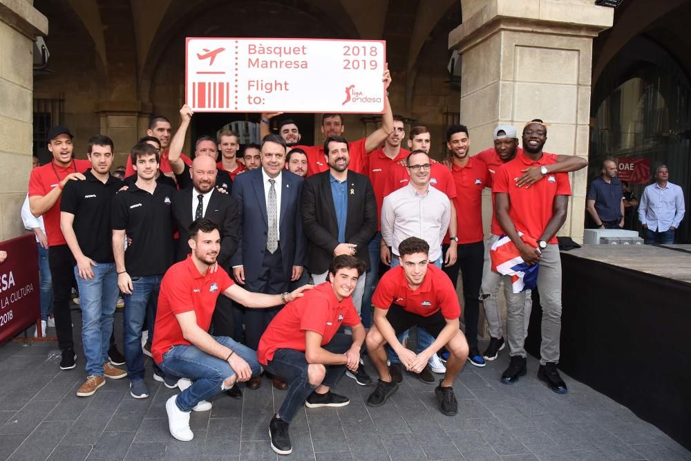 Celebració de l'ICL Manresa a la plaça Major