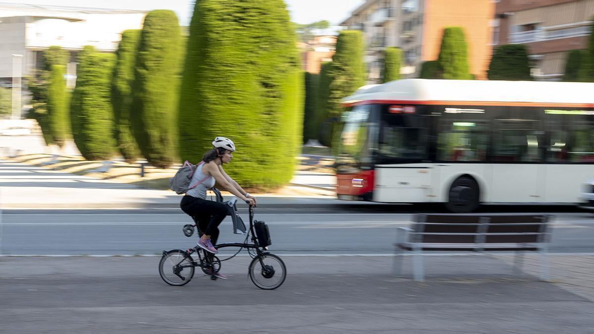 Más de la mitad de los españoles cree que su ciudad no está adaptada para el uso de bicis y patinetes