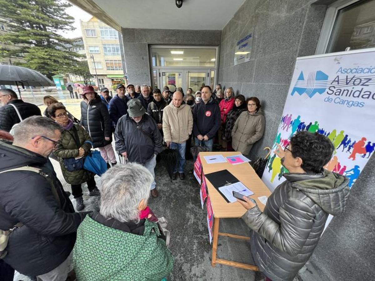 Concentración en Cangas convocada por A Voz da Sanidade. |   // G.N.