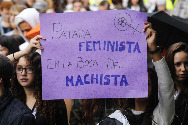 Estudiantes protestan en València contra el machismo en las aulas