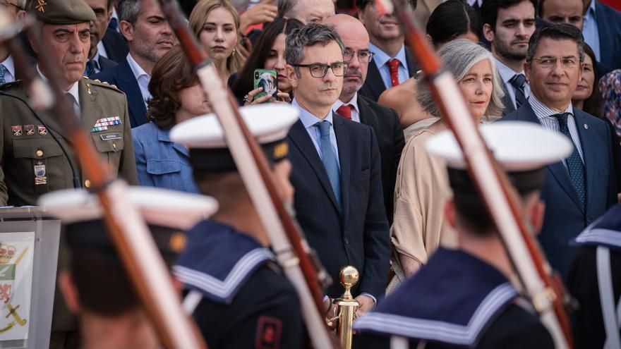 Ayuso impedeix a Bolaños pujar a la tribuna de l&#039;acte cívic-militar de Sol